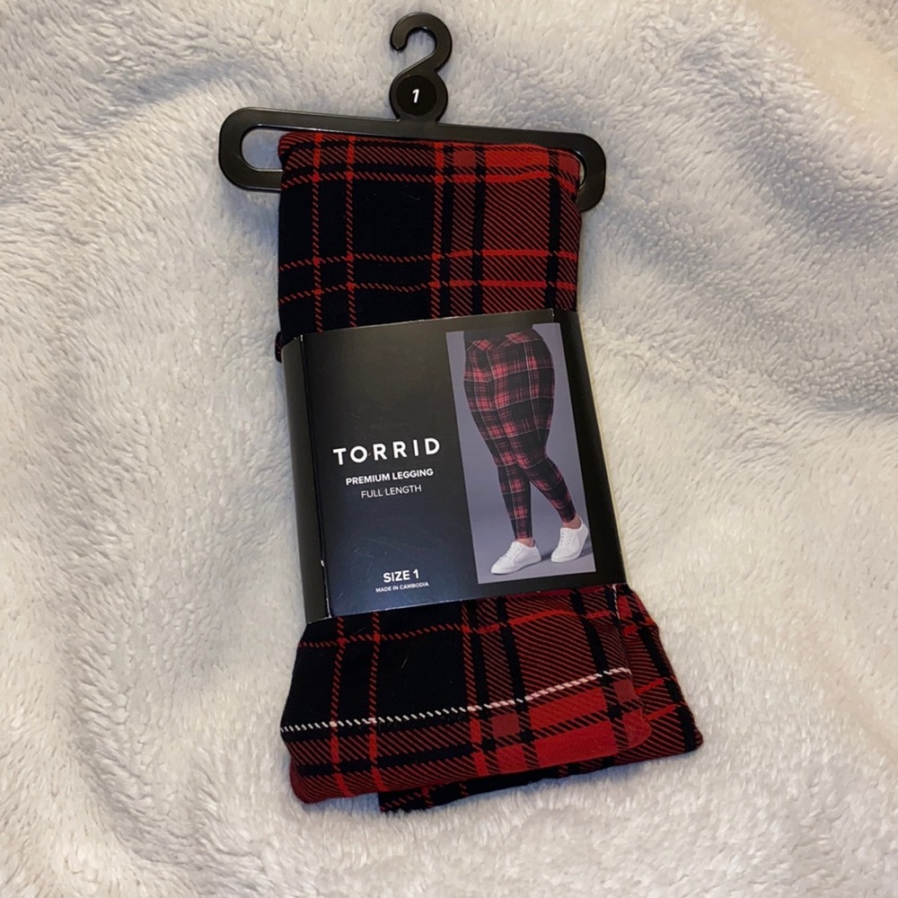 New TORRID premium legging FULL length size 1 red black plaid CHRISTMAS pants